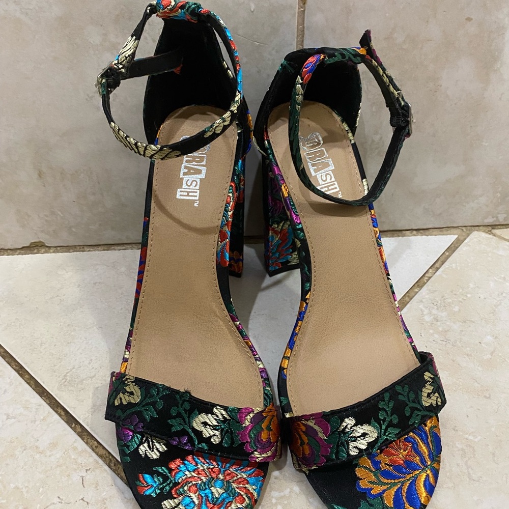 Brash Metallic Embroidered Floral Pattern 4" Block Heels Women's US 8.0
